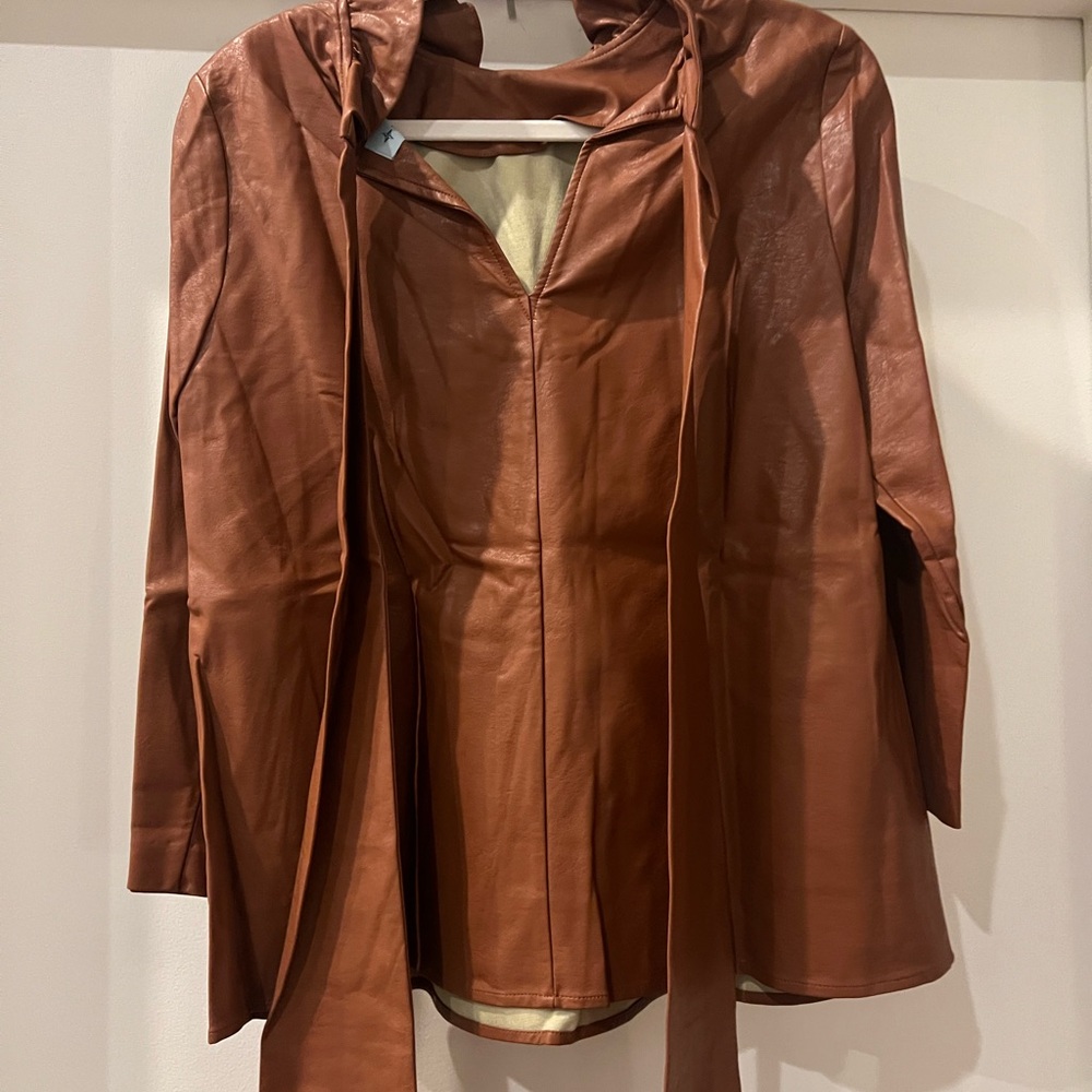Tuckernuck Cognac Faux Leather Faye Bow Blouse Size Medium - Picture 3 of 5